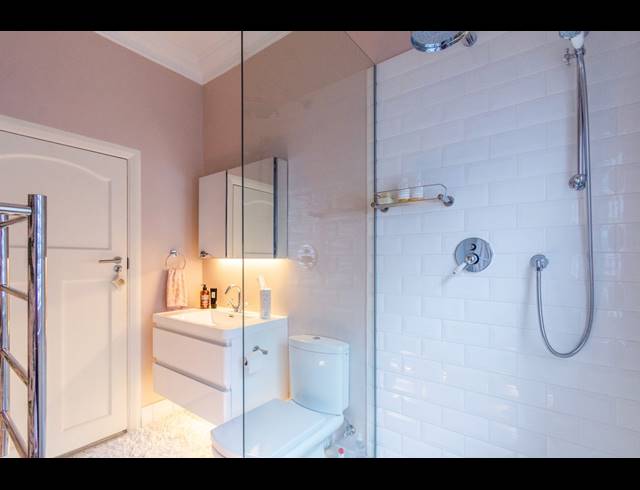 2 BEDROOM APARTMENT TO LET IN SEA POINT
